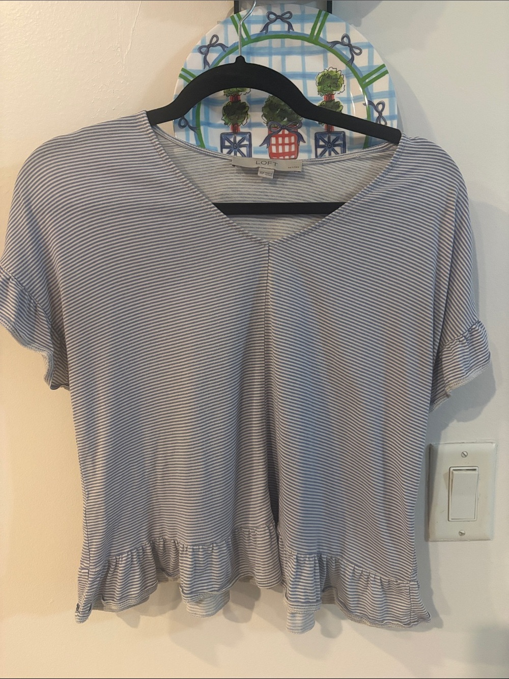 LOFT COTTON RUFFLED BOTTOM TEE